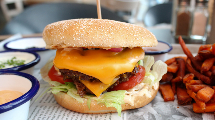 Schulz_Hotels_HungryBear-SmashedBurger1